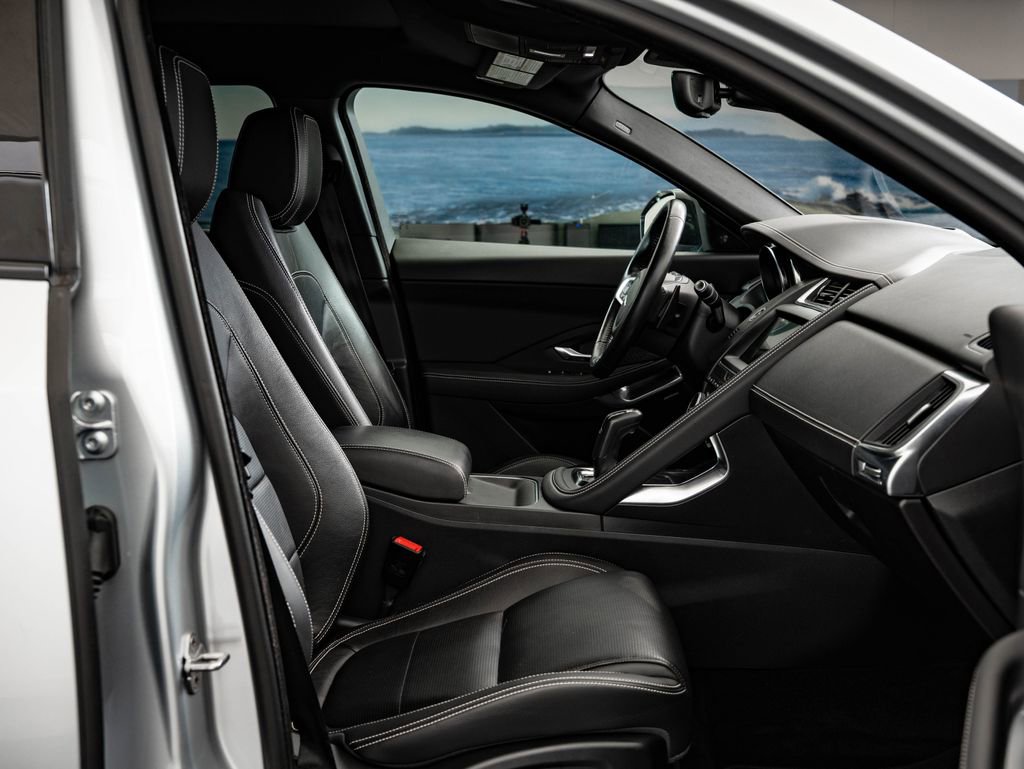 Used 2019 Jaguar E-PACE R-Dynamic SE image 26