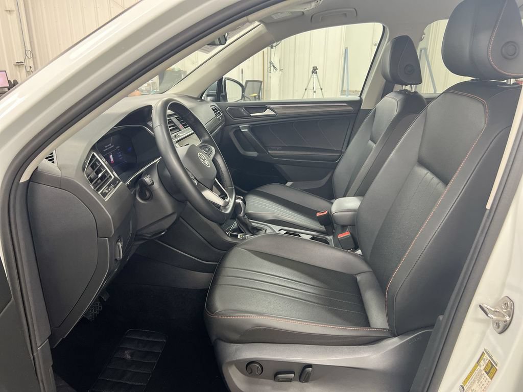 Used 2024 Volkswagen Tiguan SE AWD/4WD image 19