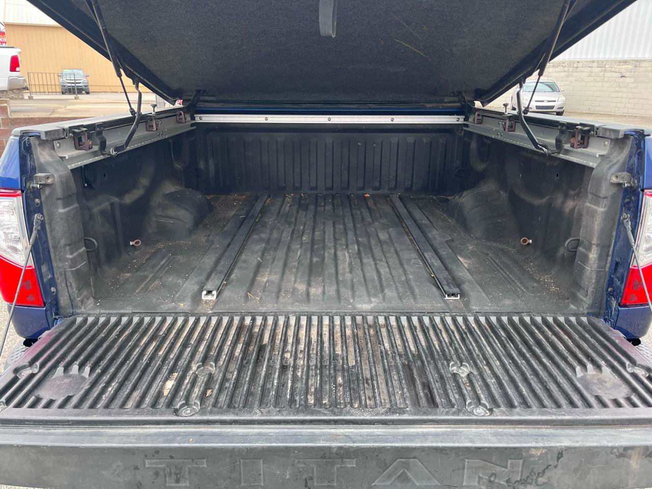 Used 2017 Nissan Titan SL image 13