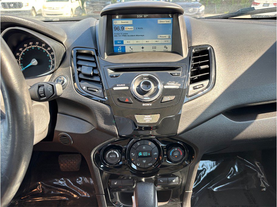 Used 2017 Ford Fiesta Titanium FWD image 11