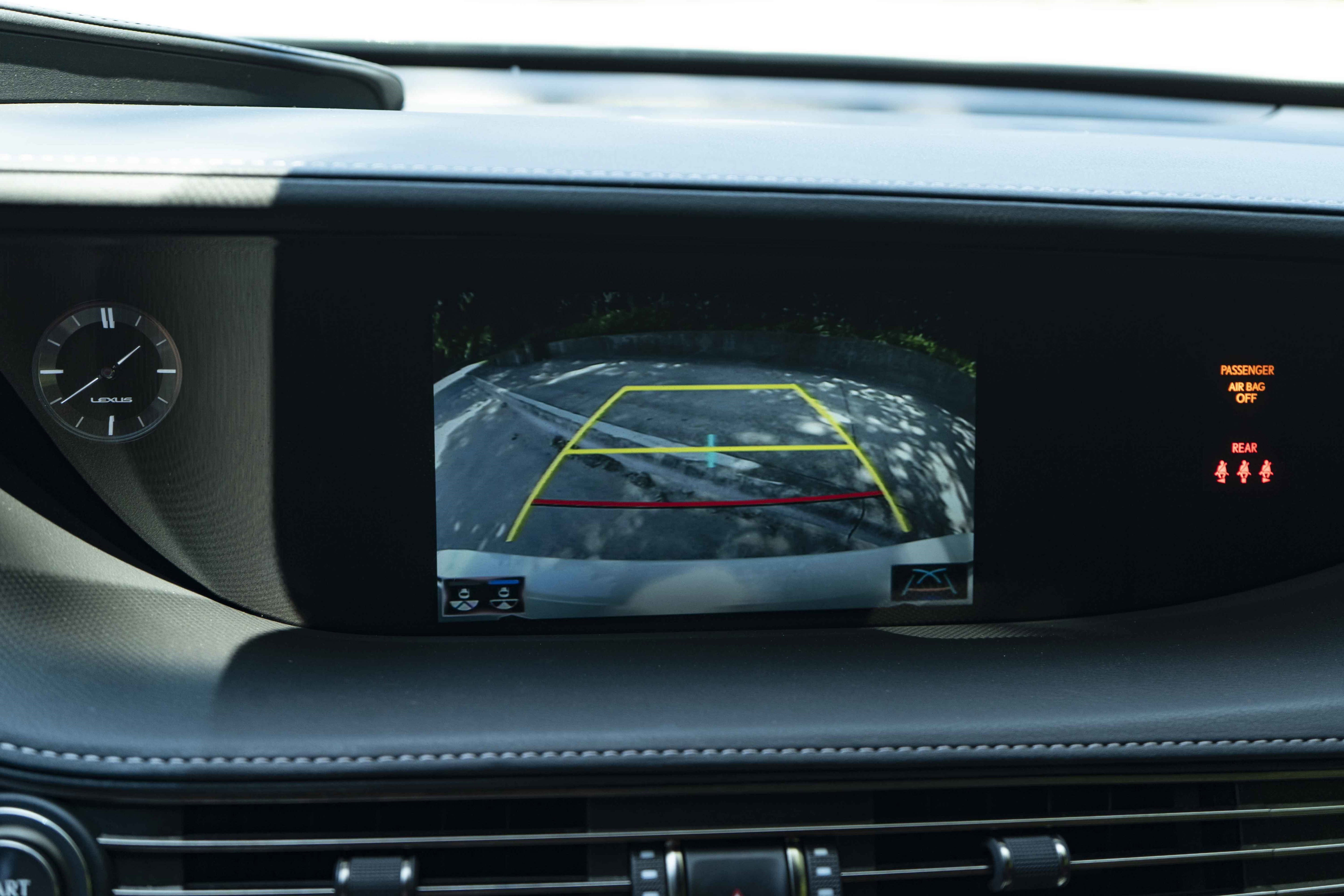 Used 2019 Lexus LS 500 F Sport w/ Accessory Package (Z2) AWD/4WD image 33