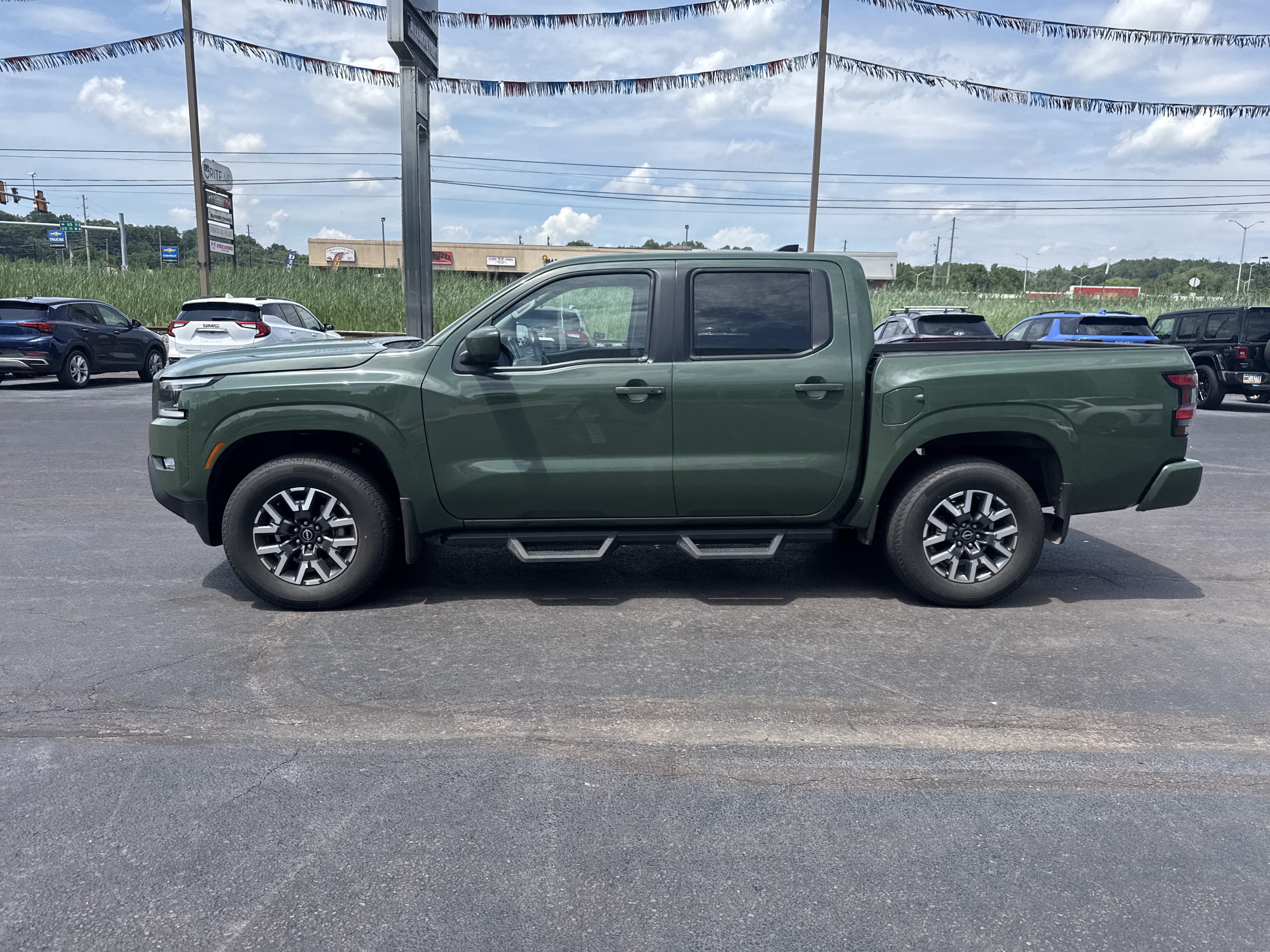 Used 2024 Nissan Frontier SL w/ Technology Package AWD/4WD image 7