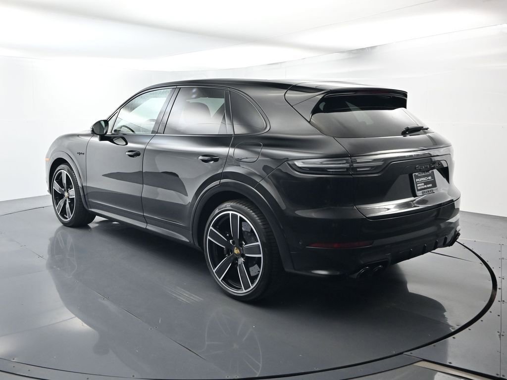 Certified 2022 Porsche Cayenne Turbo S AWD/4WD image 3