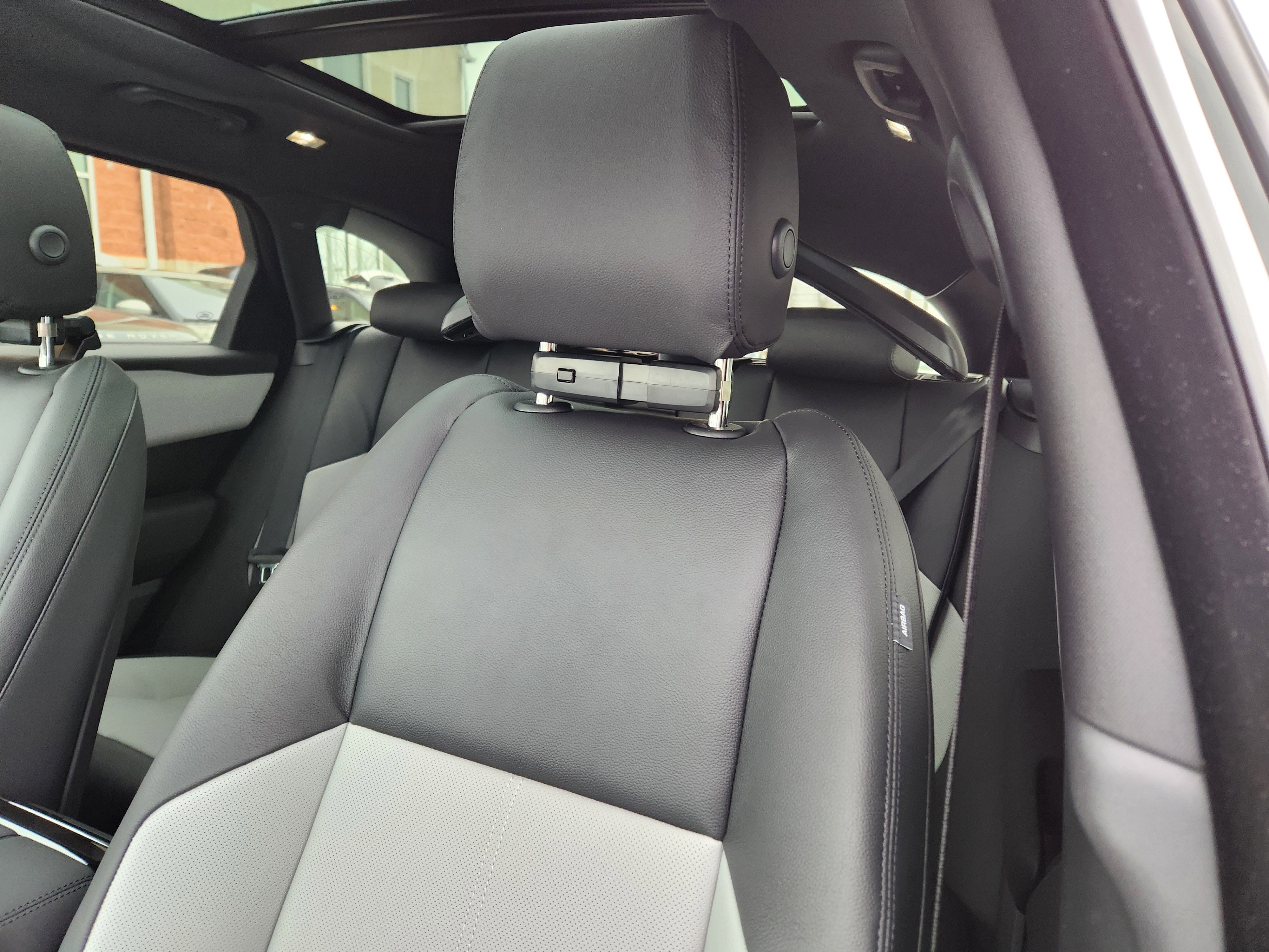 New 2026 Land Rover Range Rover Velar Dynamic SE AWD/4WD image 9