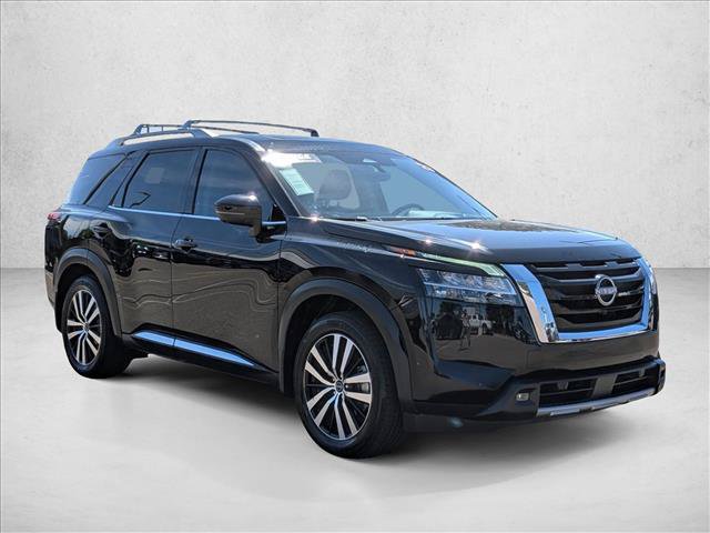 Used 2023 Nissan Pathfinder Platinum FWD image 3