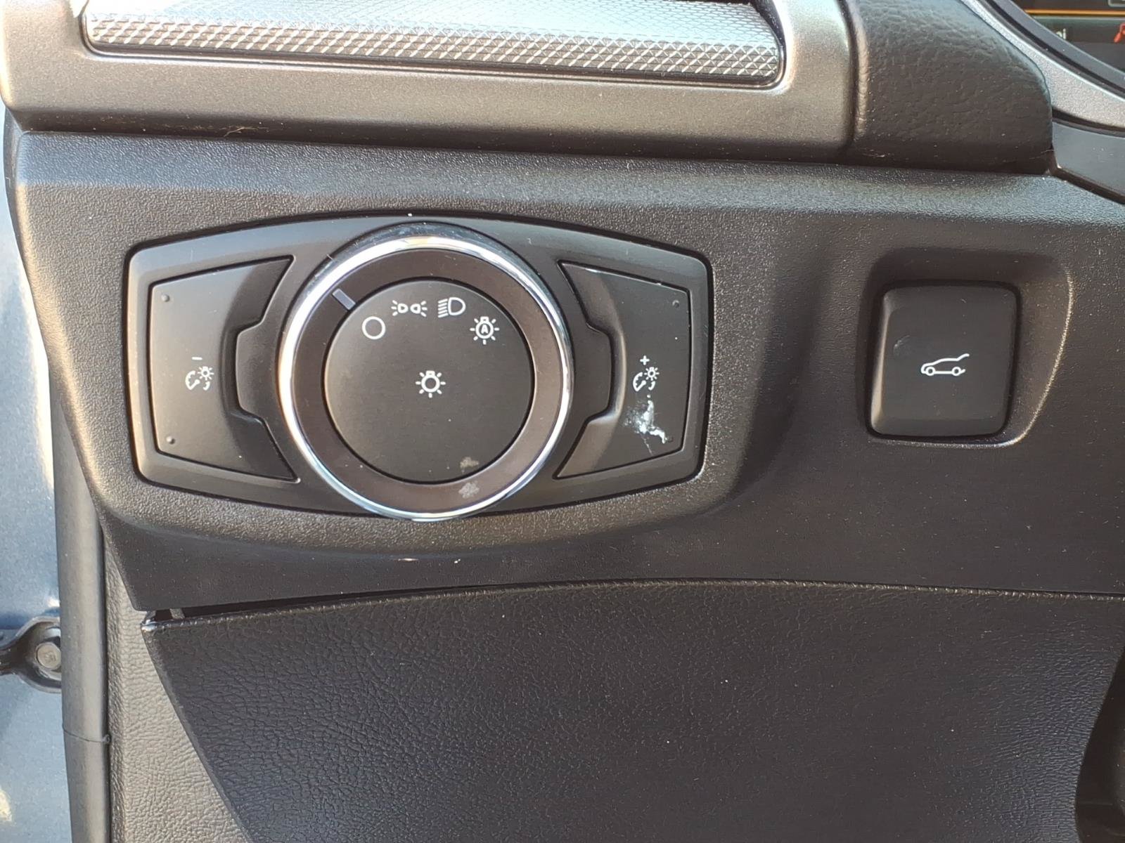 Used 2018 Ford Fusion SE w/ Fusion SE Technology Package FWD image 17