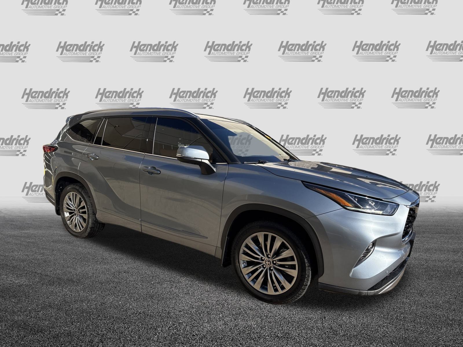 Used 2022 Toyota Highlander Platinum image 2
