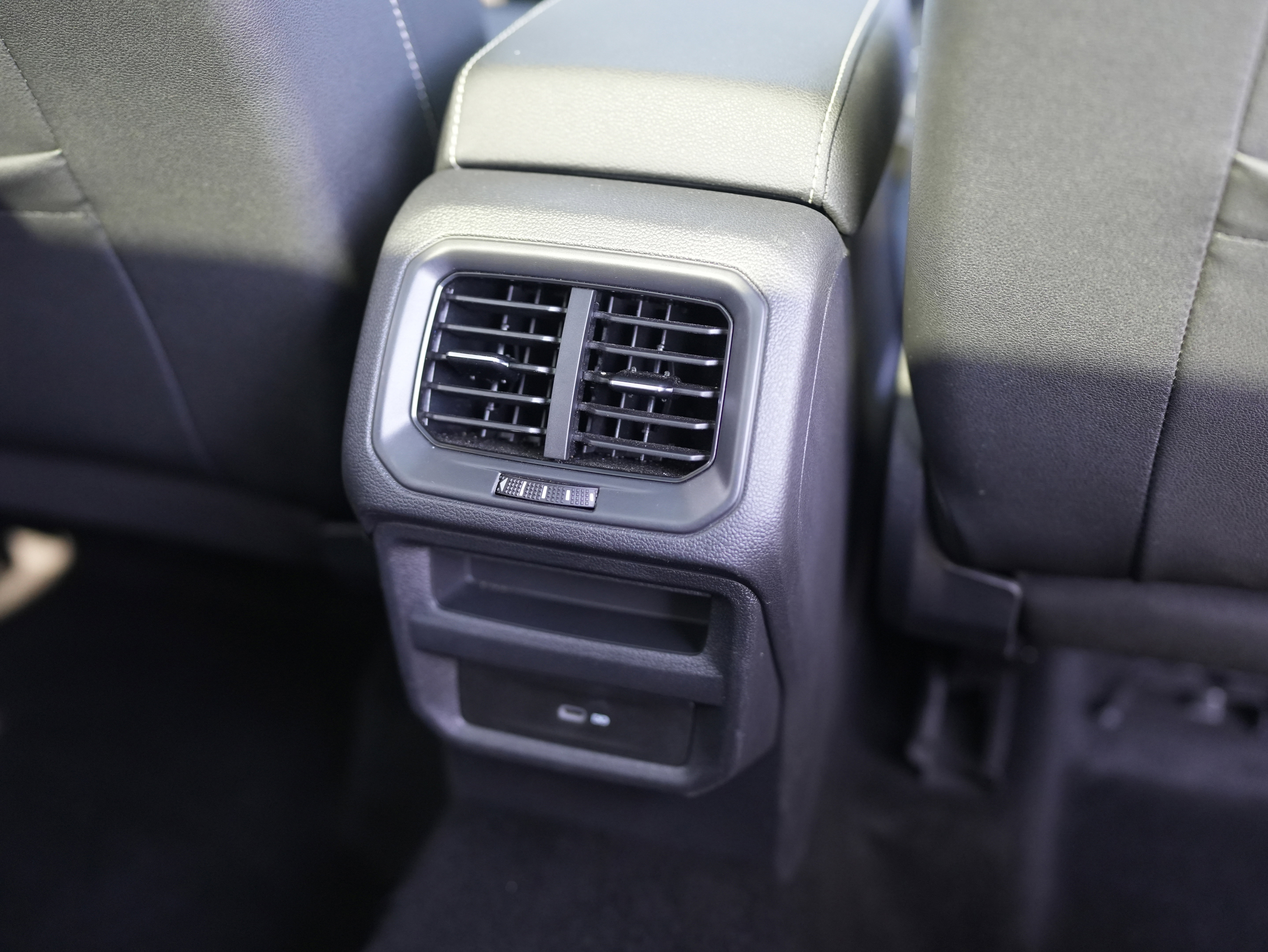 Used 2023 Volkswagen Taos SE w/ Panoramic Sunroof Package image 29