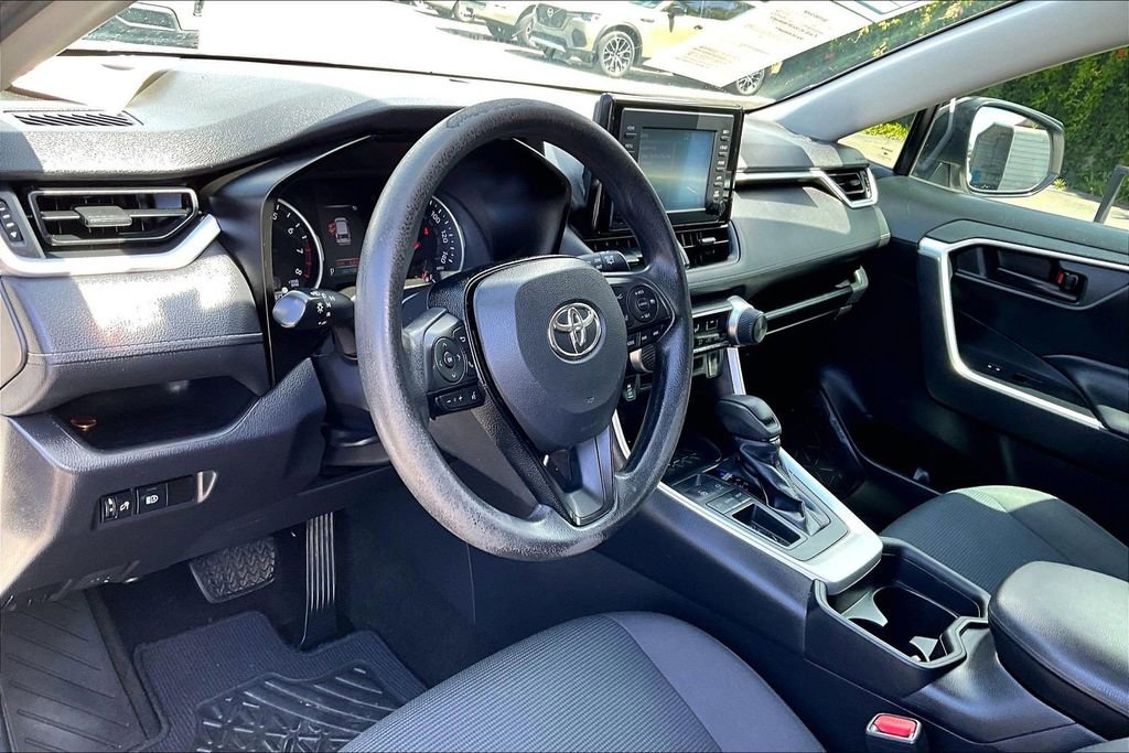 Used 2019 Toyota RAV4 LE image 9