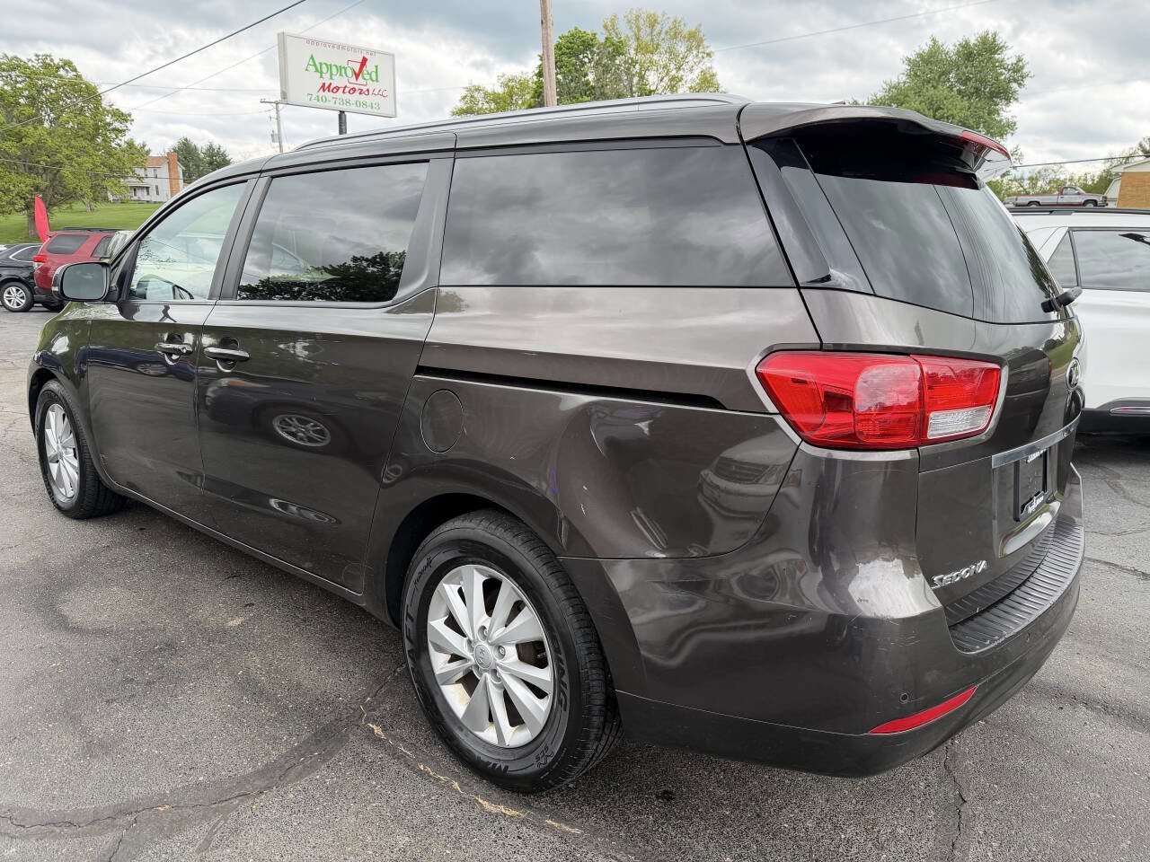 Used 2017 Kia Sedona LX w/ LX Essentials Premium Package FWD image 4