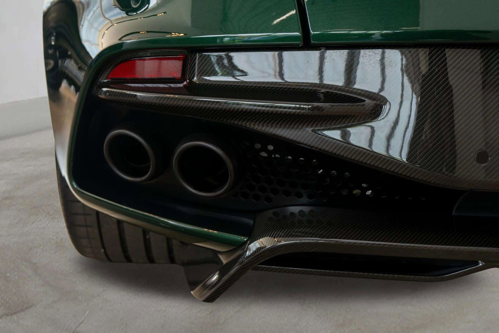 Used 2021 Aston Martin DBS Superleggera Volante image 53