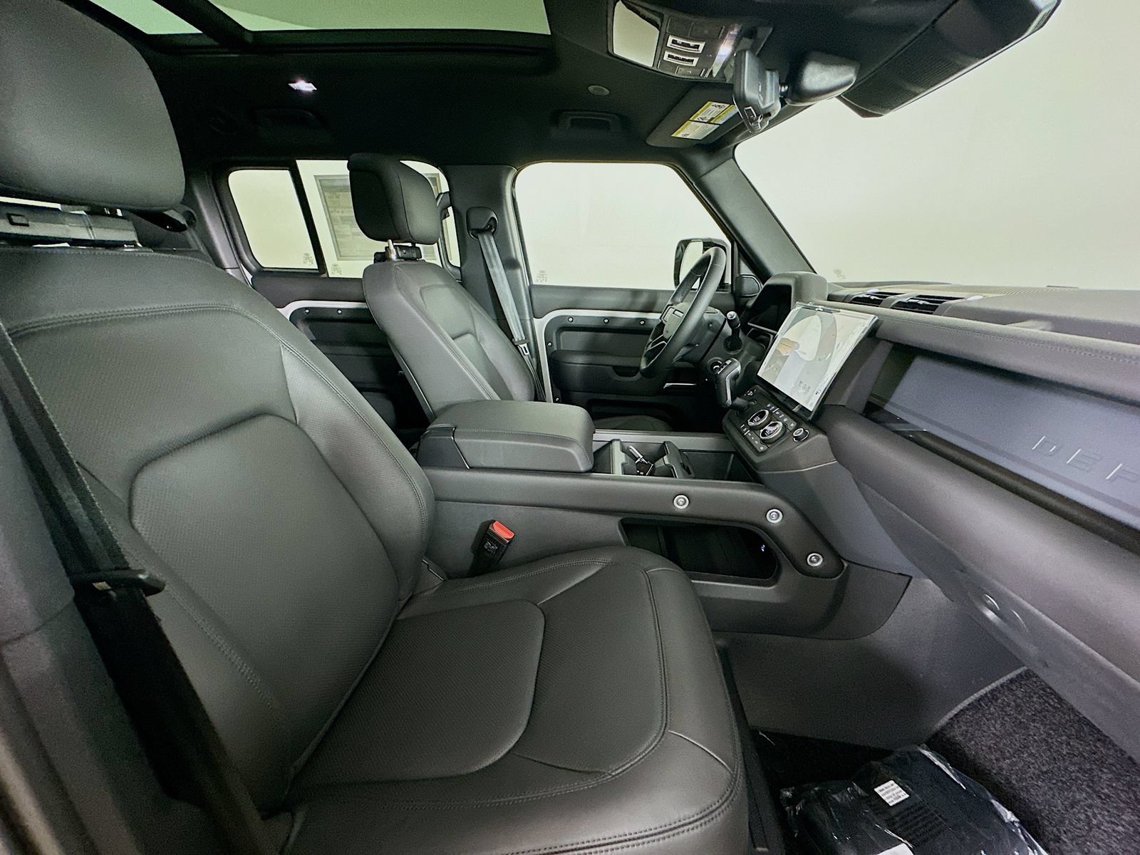 New 2026 Land Rover Defender 130 X-Dynamic SE AWD/4WD image 44