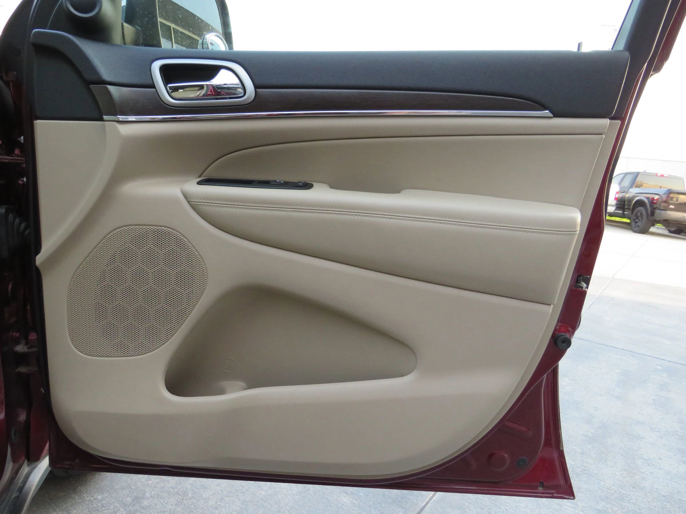 Used 2018 Jeep Grand Cherokee Limited image 46