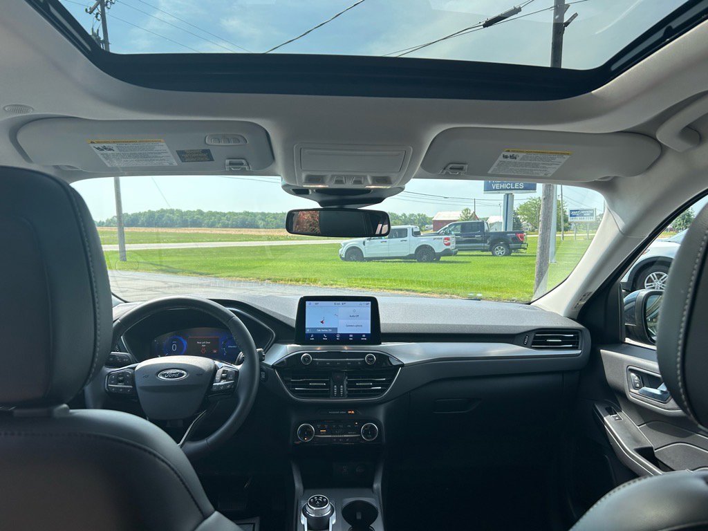 Used 2022 Ford Escape Titanium w/ Class II Trailer Tow Package image 13