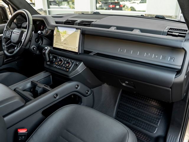 Used 2025 Land Rover Defender 110 AWD/4WD image 37