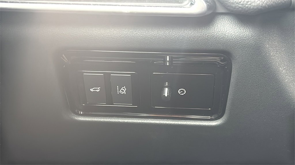 Used 2018 Jaguar F-PACE Prestige image 19