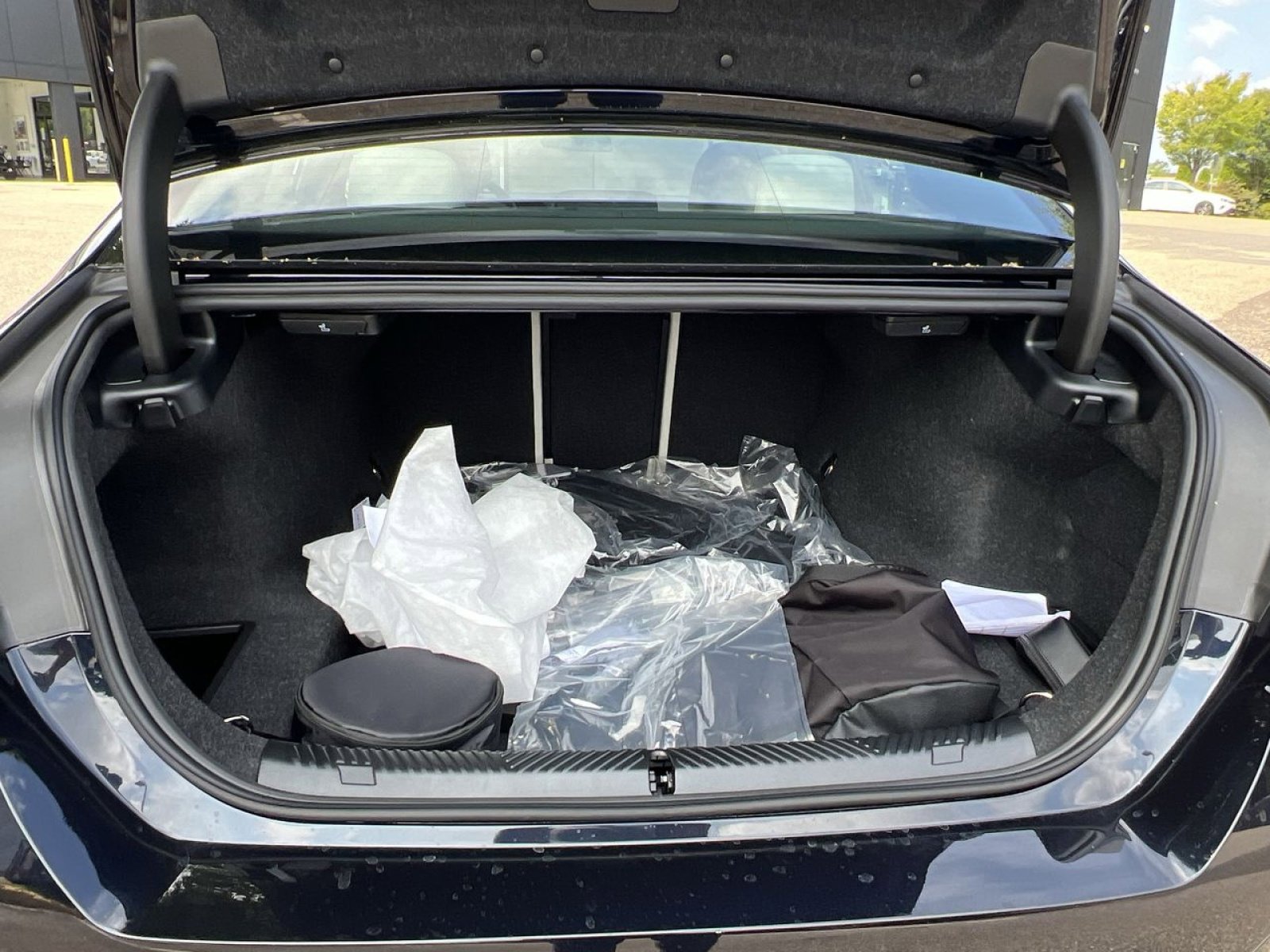 New 2026 BMW 550e xDrive w/ Executive Package image 24