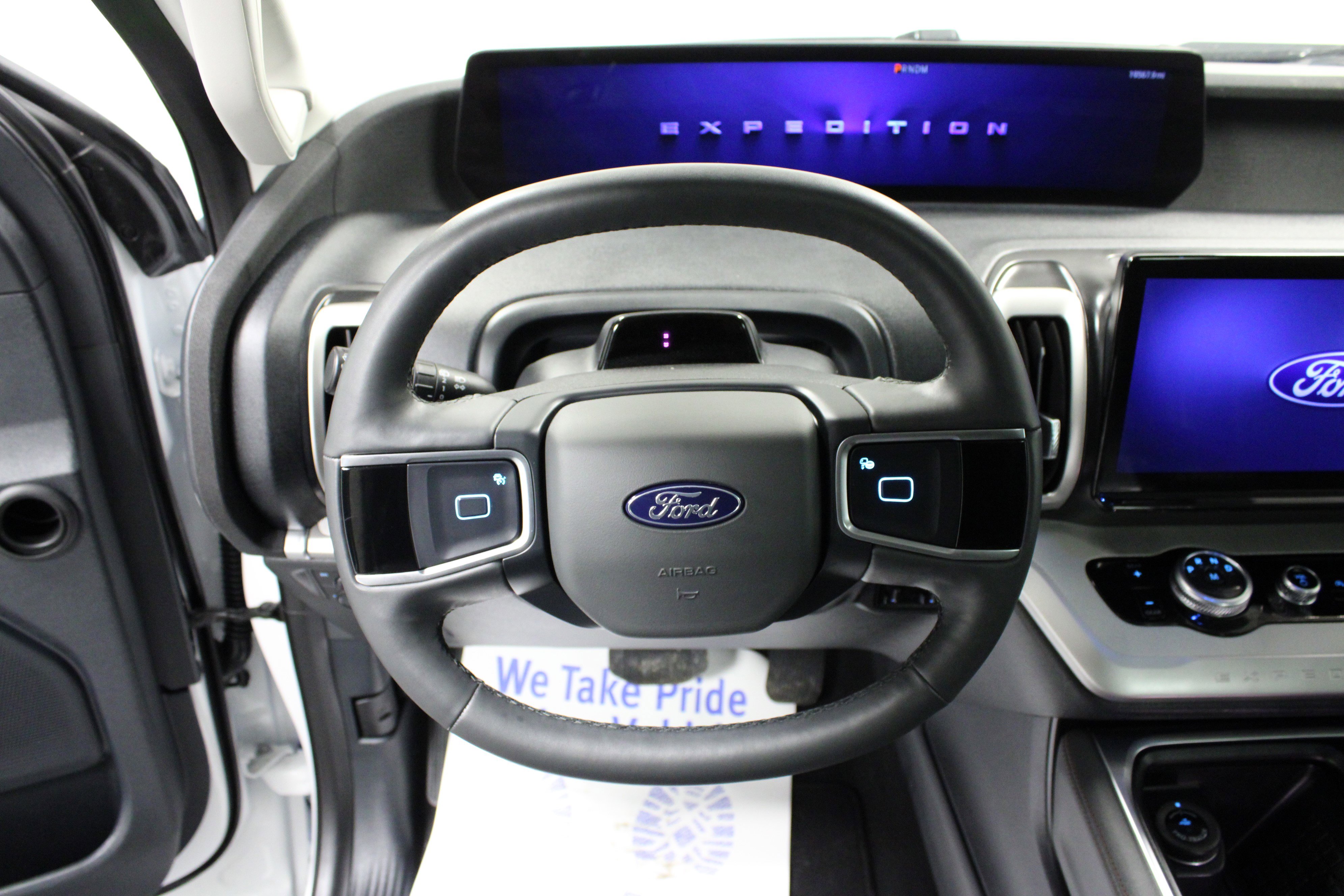 Used 2025 Ford Expedition Active image 18