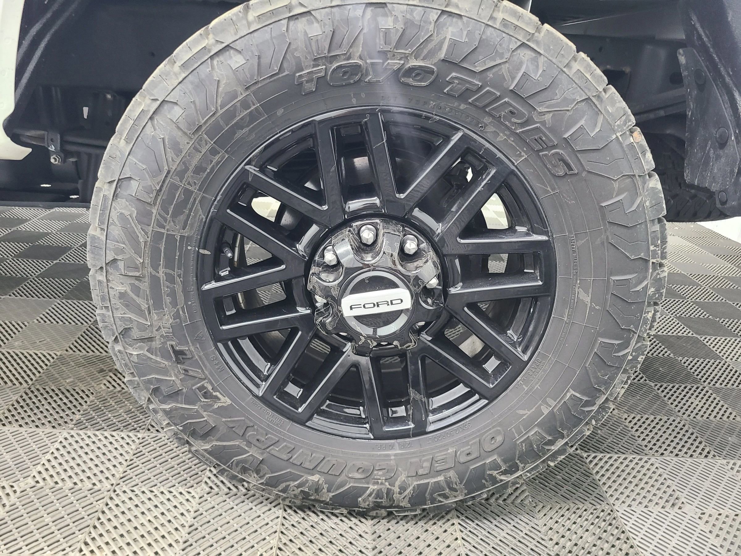 Used 2024 Ford F250 Lariat w/ Sport Appearance Package image 14