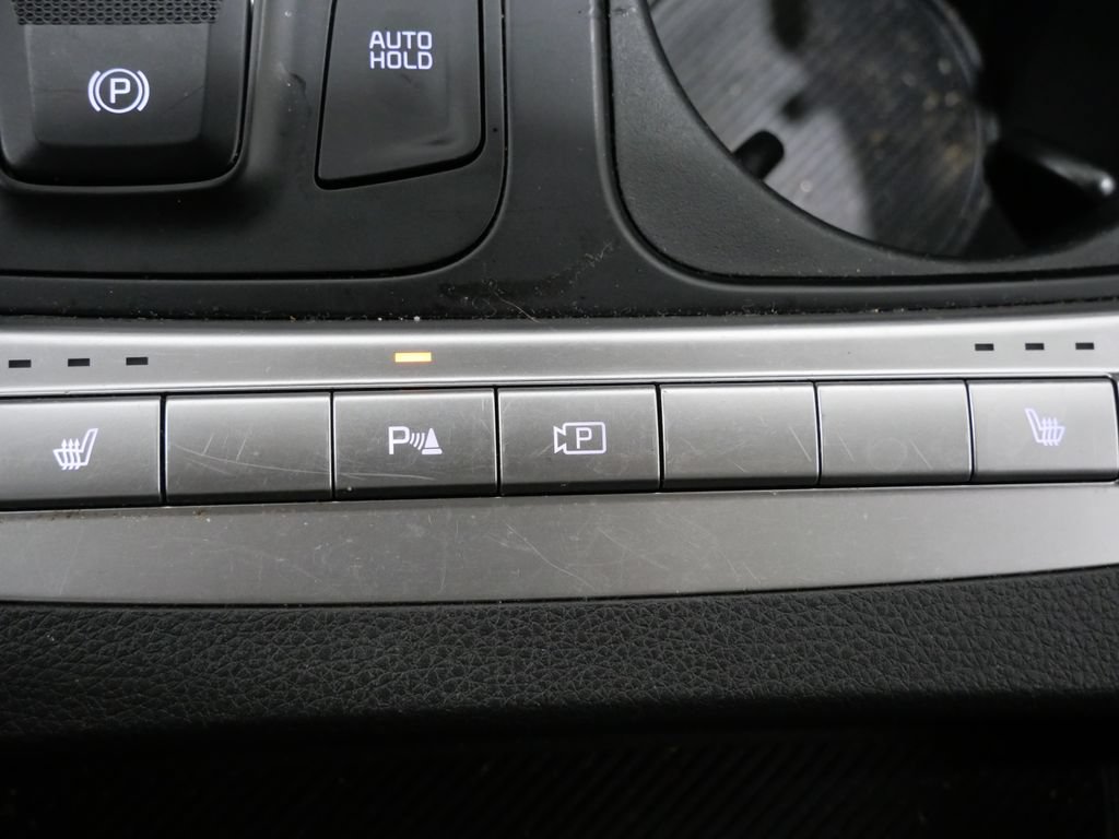 Used 2025 Kia Carnival FWD image 20