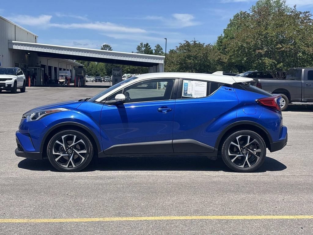 Used 2019 Toyota C-HR XLE FWD image 2