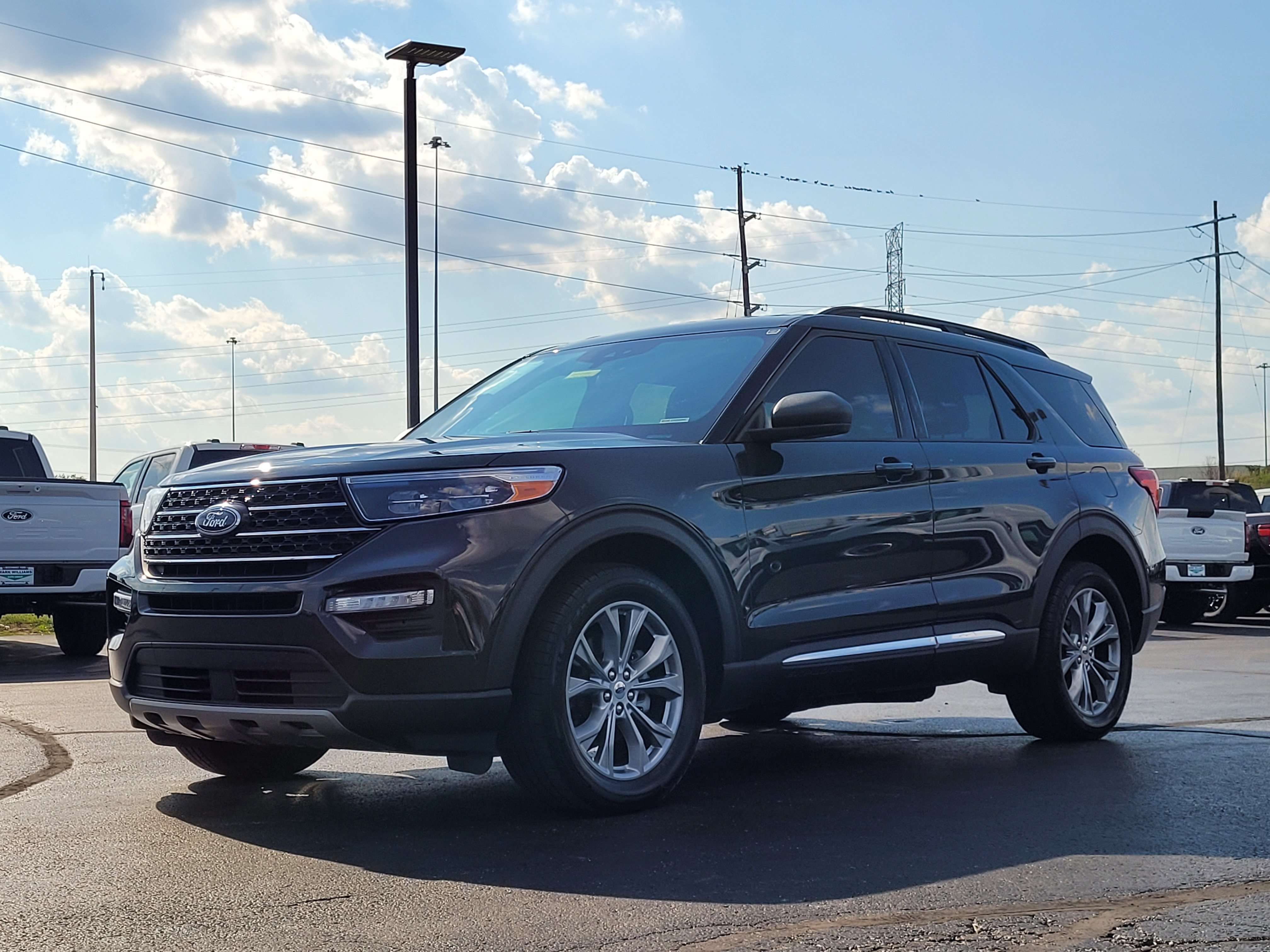 Used 2022 Ford Explorer XLT w/ Equipment Group 202A AWD/4WD image 8