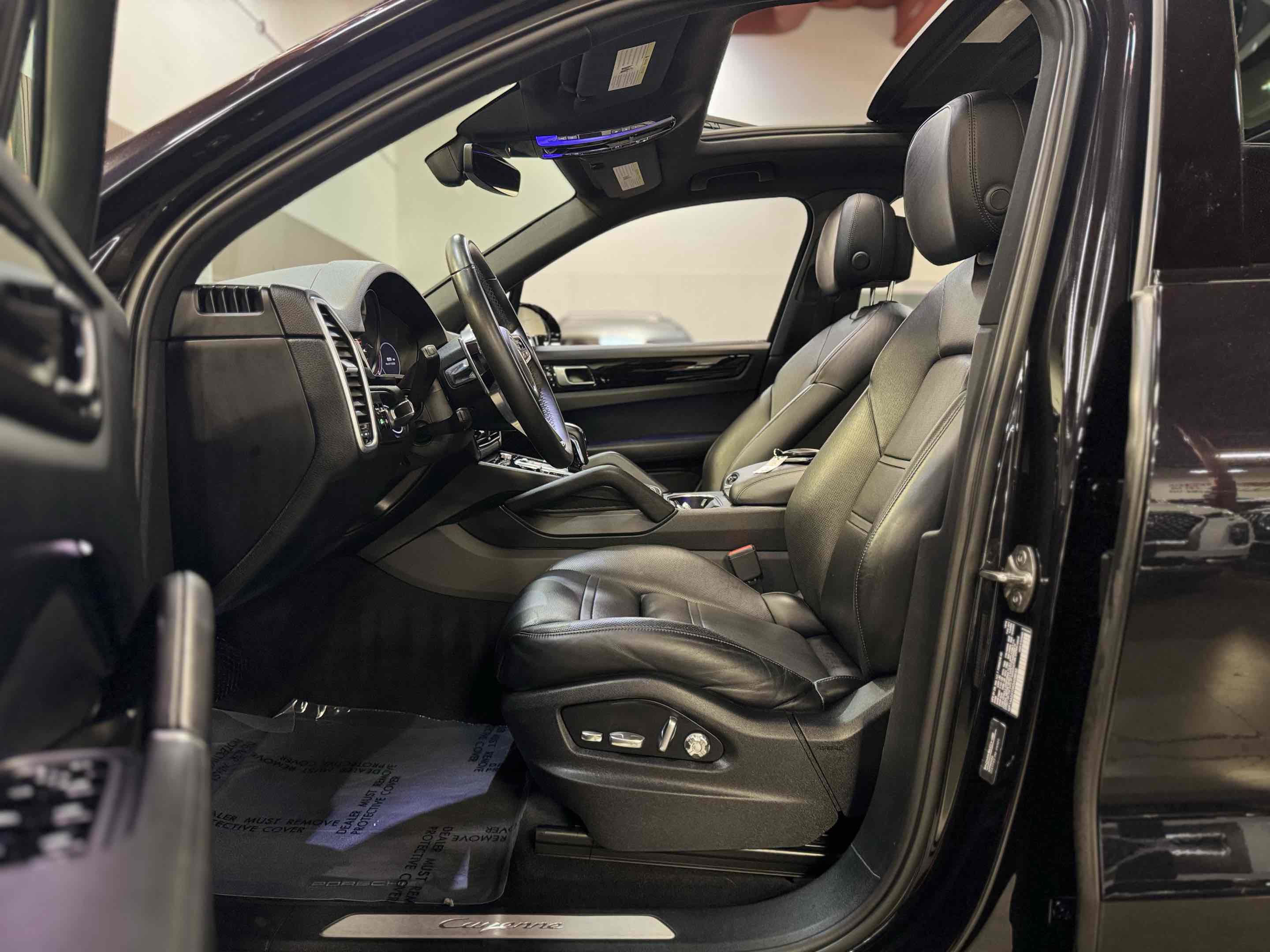 Used 2019 Porsche Cayenne w/ Premium Package AWD/4WD image 39