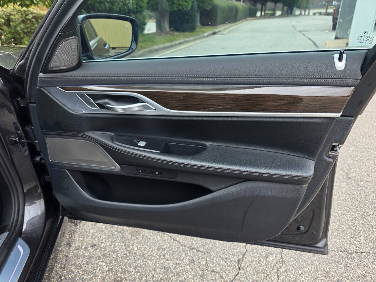 Used 2019 BMW 740i xDrive AWD/4WD image 36