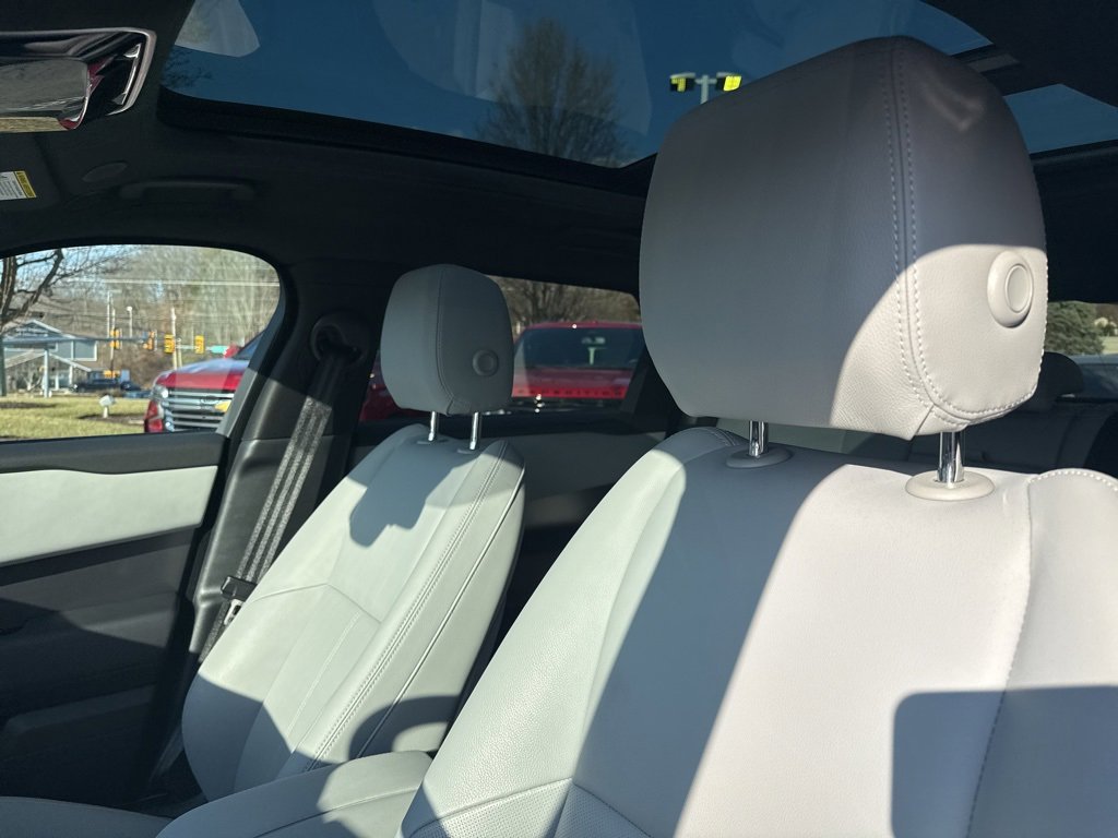 Used 2026 Land Rover Range Rover Velar S image 11