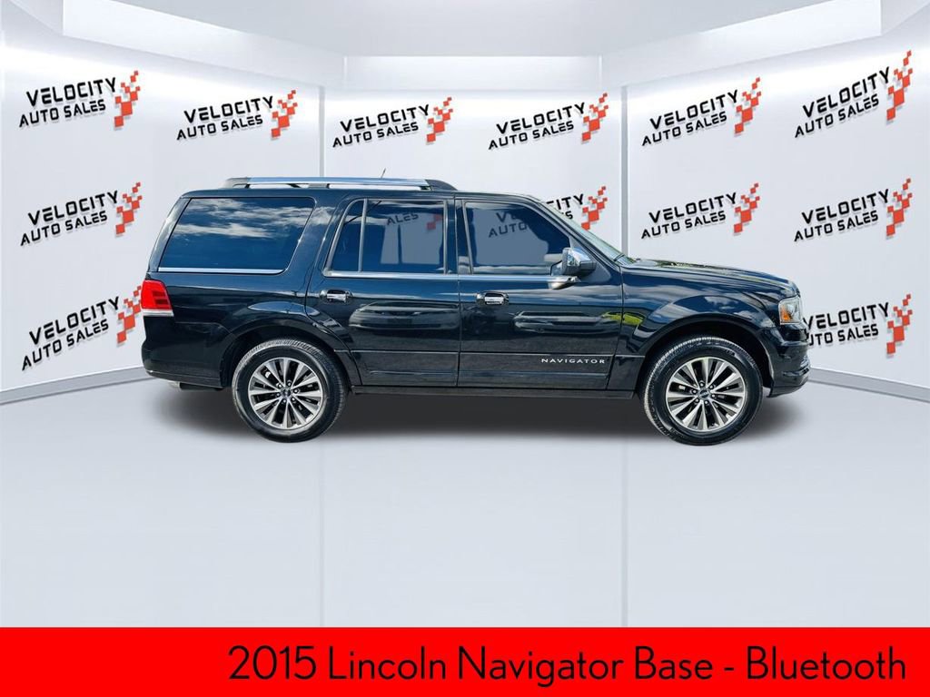Used 2015 Lincoln Navigator 2WD image 2