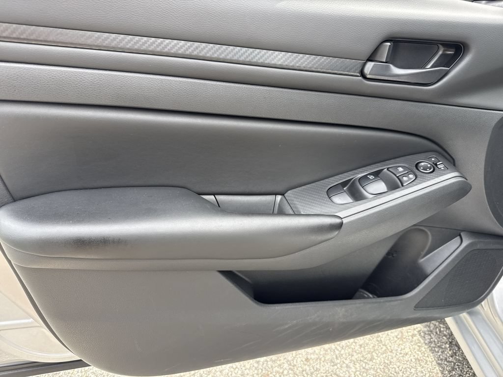 Used 2024 Nissan Altima 2.5 S FWD image 10