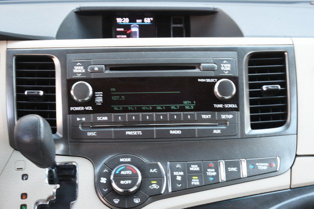 Used 2014 Toyota Sienna LE FWD image 19