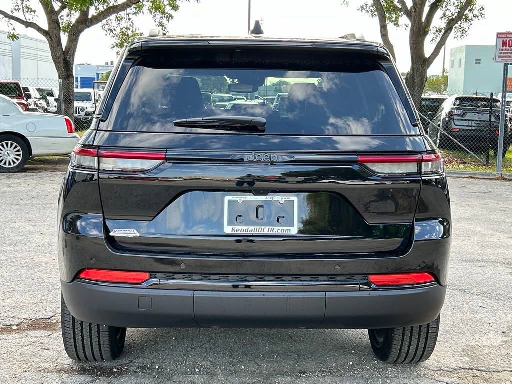 New 2024 Jeep Grand Cherokee Altitude RWD image 5