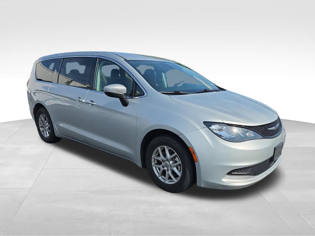 Used 2023 Chrysler Voyager LX FWD image 7