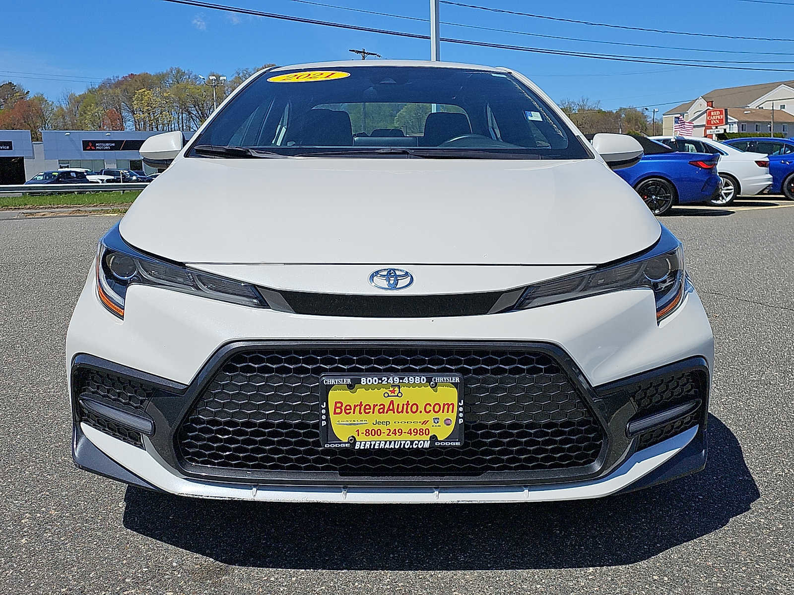 Used 2021 Toyota Corolla SE FWD image 2