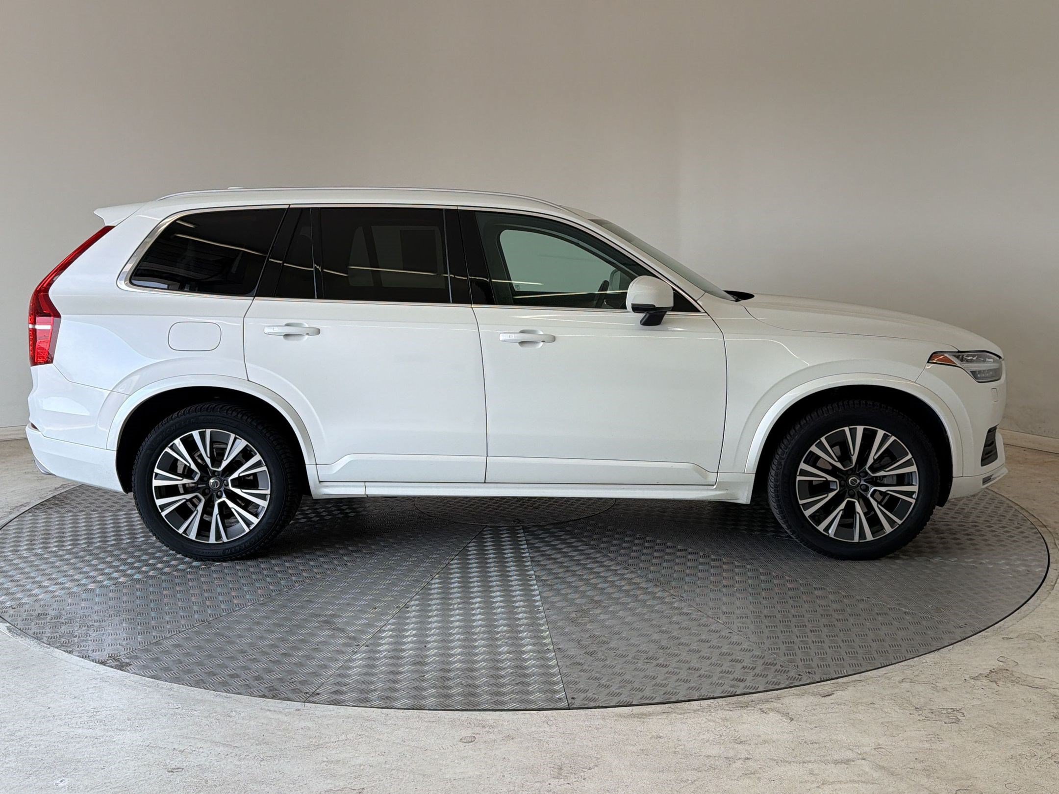 Used 2021 Volvo XC90 T6 Momentum AWD/4WD image 8