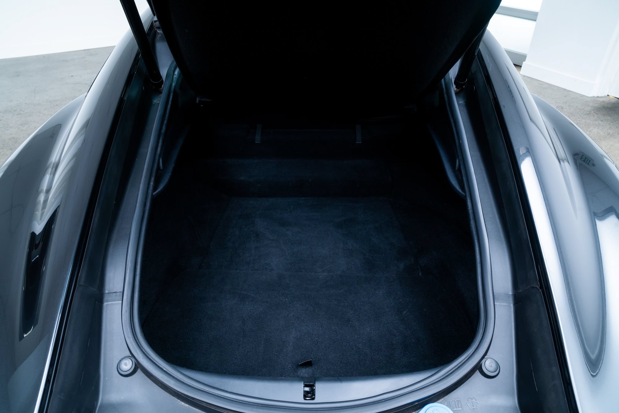 Used 2015 Jaguar F-TYPE R RWD image 8