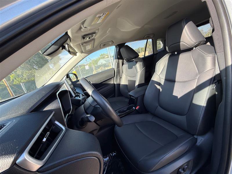 Used 2022 Toyota Corolla Cross XLE image 10