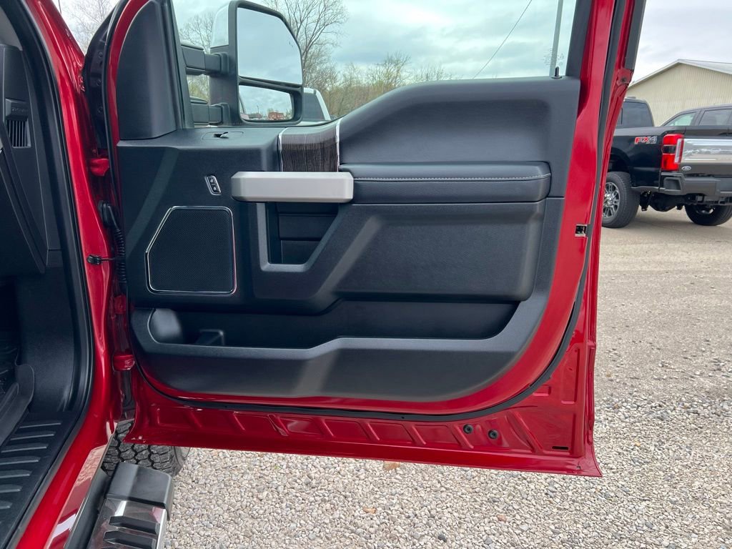 Used 2020 Ford F250 Lariat w/ Chrome Package image 21