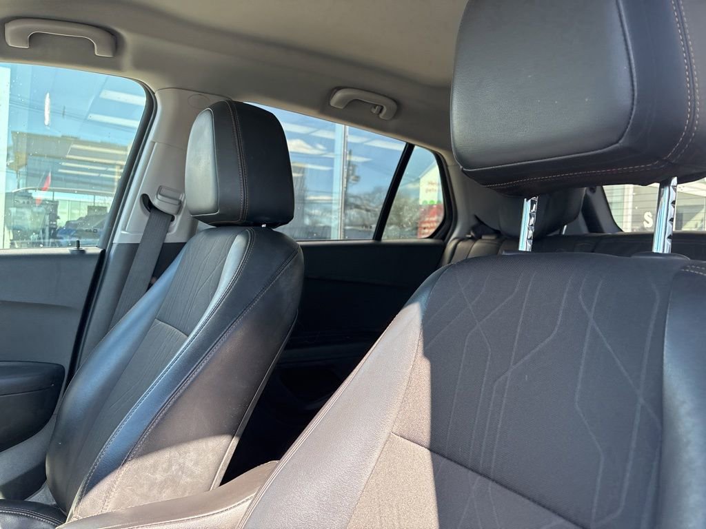 Used 2019 Chevrolet Trax LT w/ LT Convenience Package image 9