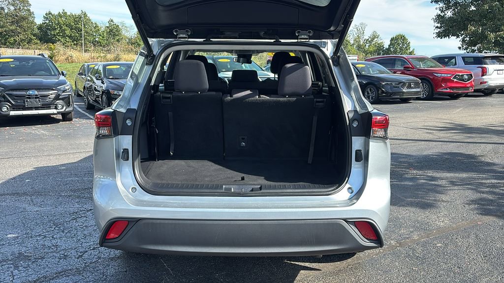 Used 2020 Toyota Highlander LE image 32