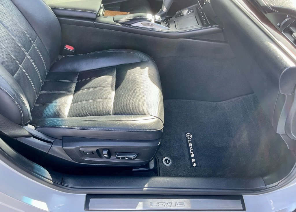 Used 2016 Lexus ES 350 w/ Luxury Package w/Wood Trim image 25