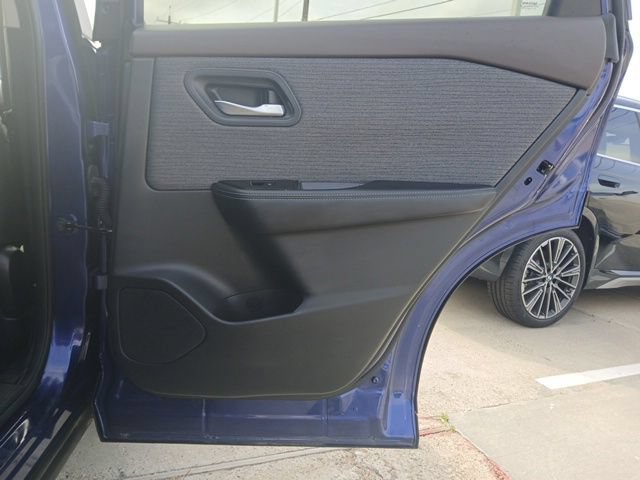Used 2023 Nissan Rogue SV AWD/4WD image 9