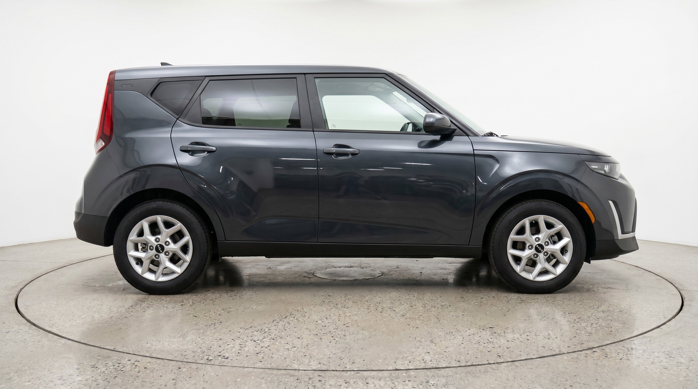 Used 2025 Kia Soul LX w/ LX Technology Package FWD image 11