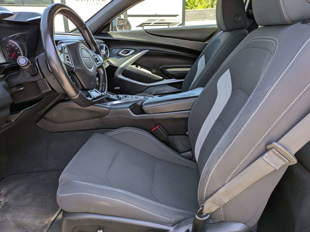 Used 2018 Chevrolet Camaro LT w/ Technology Package image 18