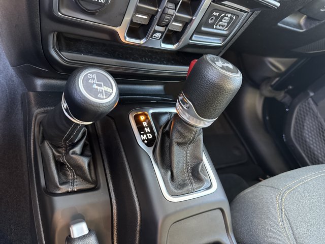 Certified 2026 Jeep Wrangler Unlimited Sahara AWD/4WD image 31