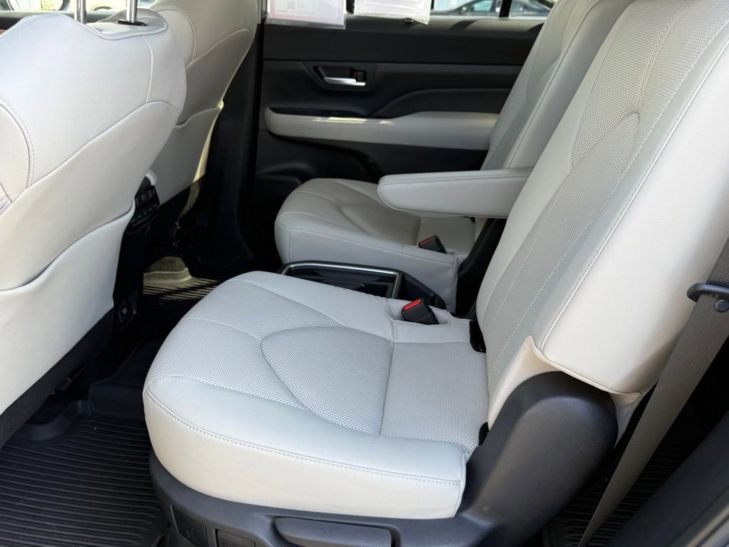 Certified 2024 Toyota Grand Highlander Limited image 32