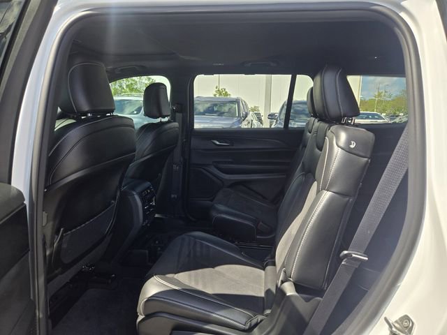 Used 2024 Jeep Grand Cherokee L Altitude AWD/4WD image 16