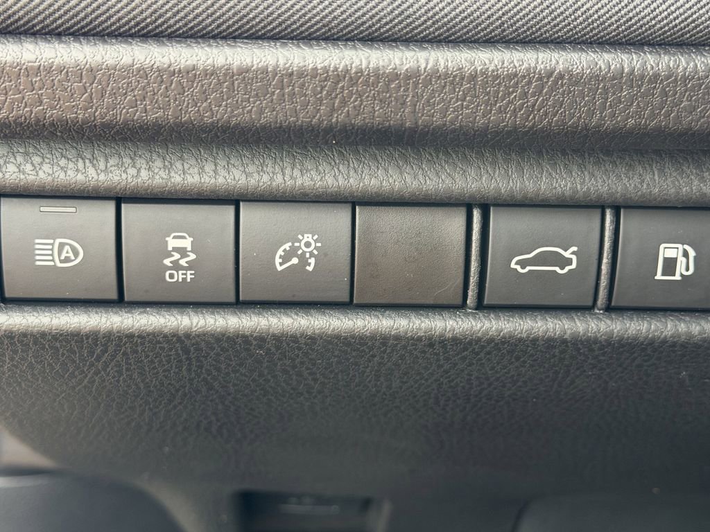 Used 2025 Toyota Camry LE FWD image 25