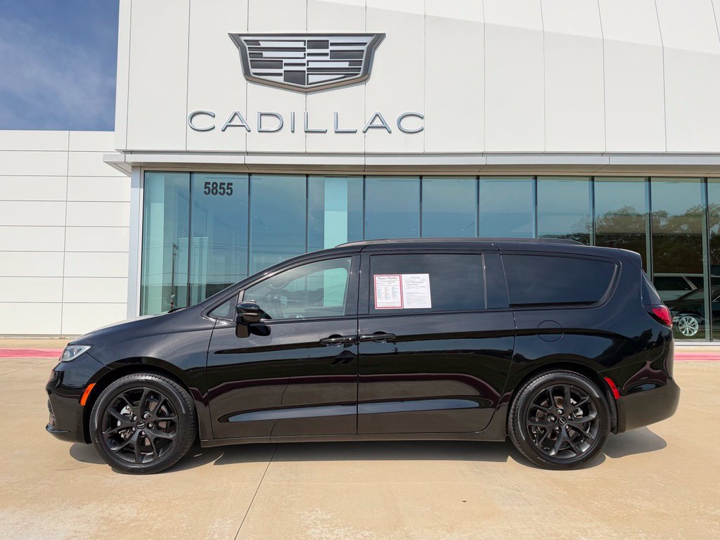 Used 2025 Chrysler Pacifica Limited FWD image 3